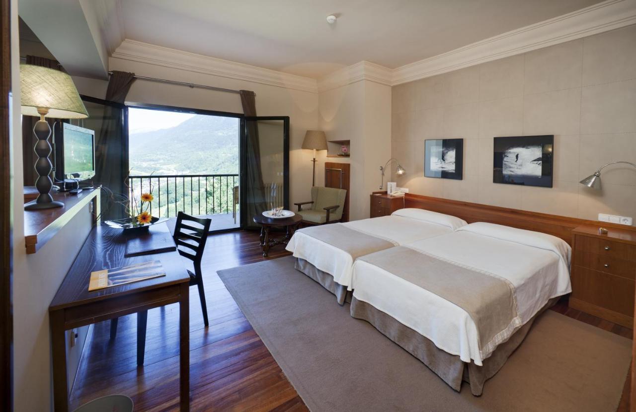 ปาราดอร์ เด เบียยา Hotel เบียญา ภายนอก รูปภาพ