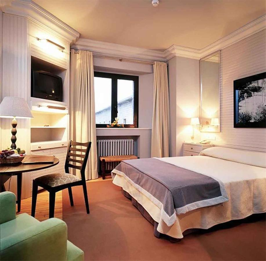 ปาราดอร์ เด เบียยา Hotel เบียญา ภายนอก รูปภาพ