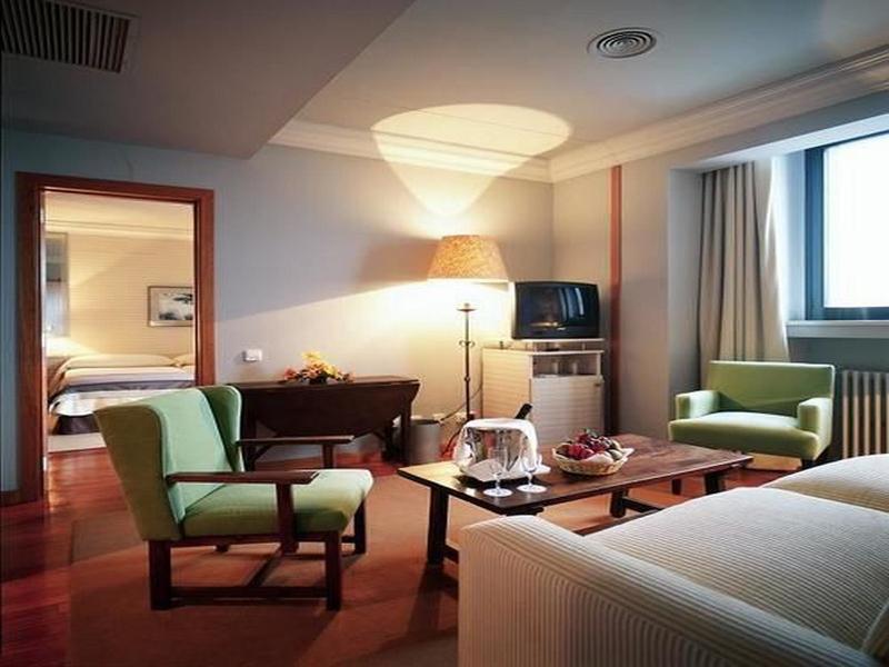 ปาราดอร์ เด เบียยา Hotel เบียญา ภายนอก รูปภาพ